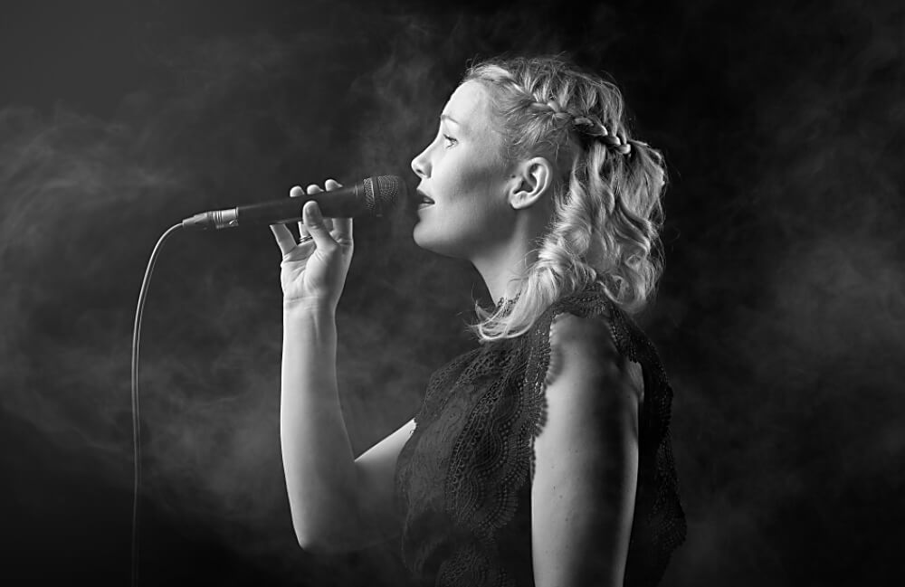 Akustik-Duo mit Andrea Prante, Gesang & Louis Rohm, Gitarre